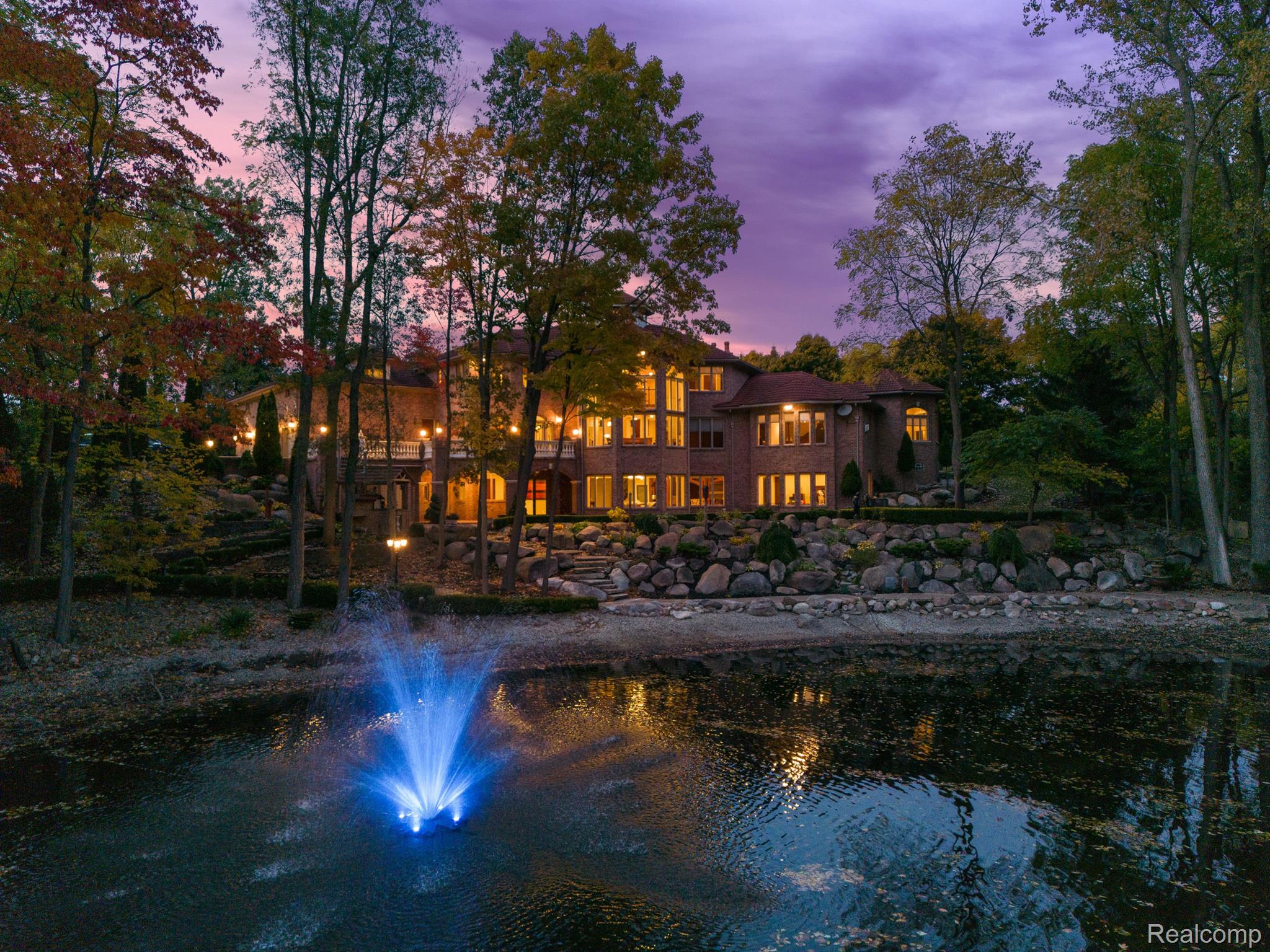 255 CAMELOT Way