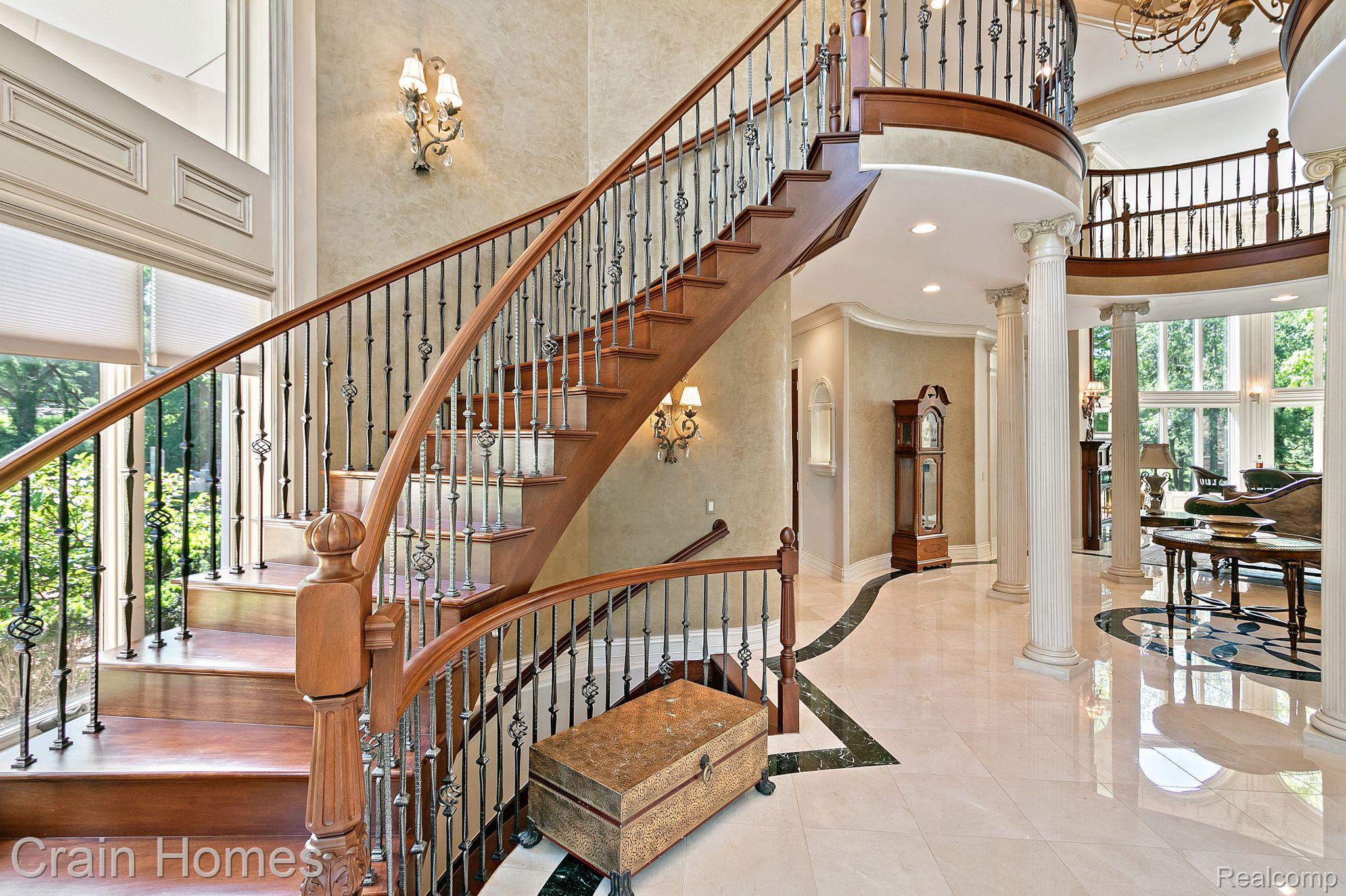 255 CAMELOT Way