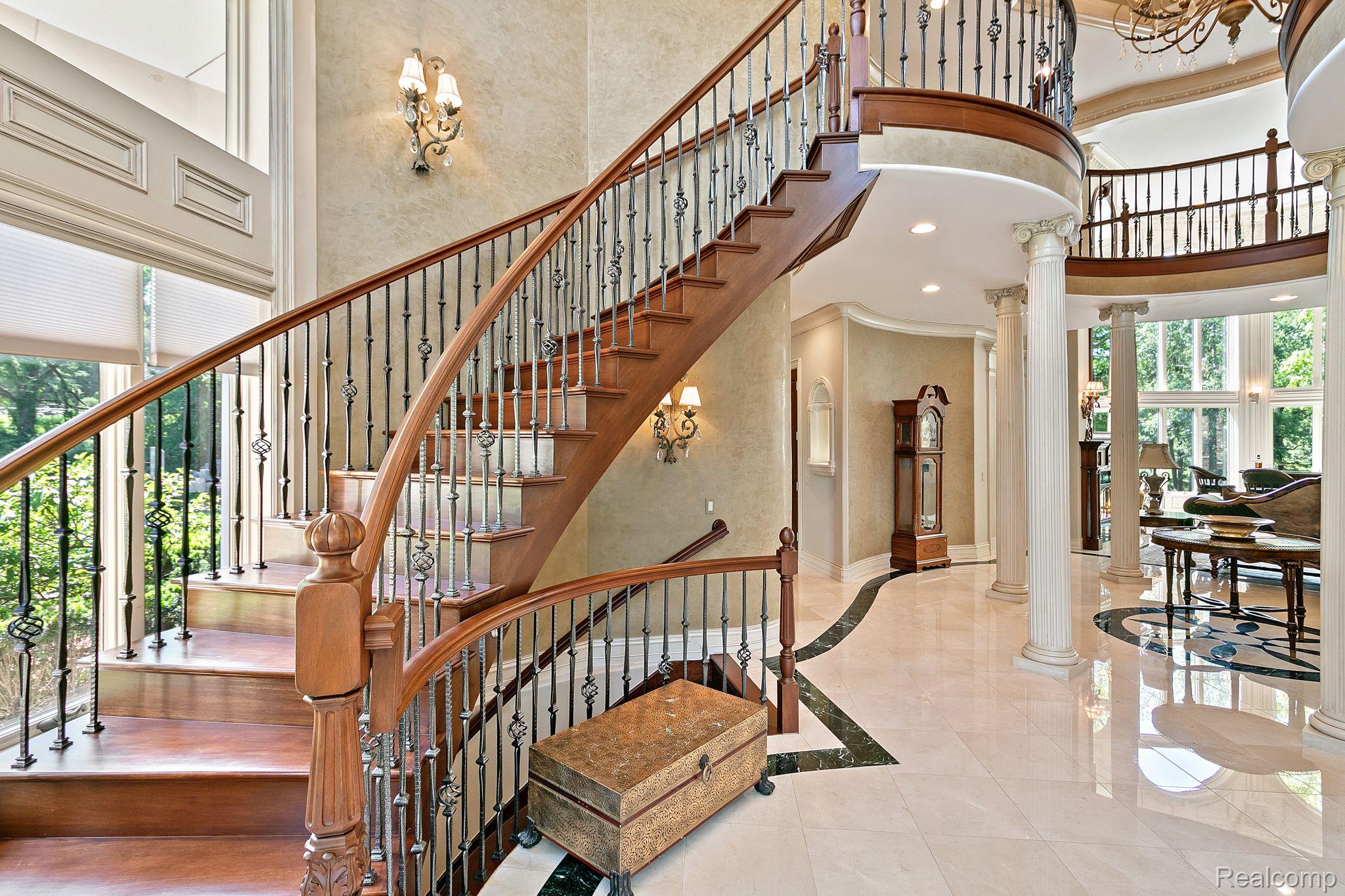 255 CAMELOT Way