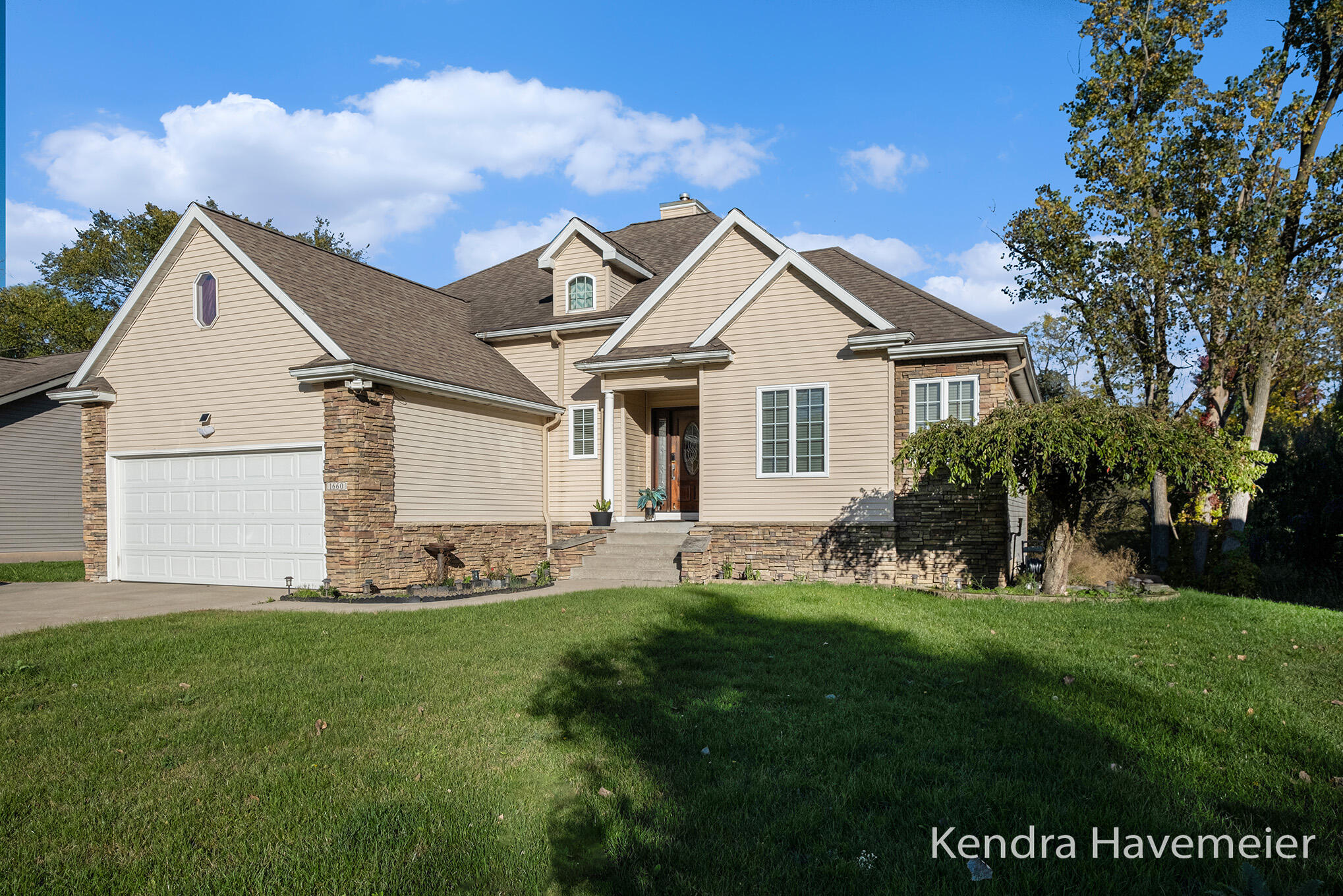 1660 Oakleigh Road NW