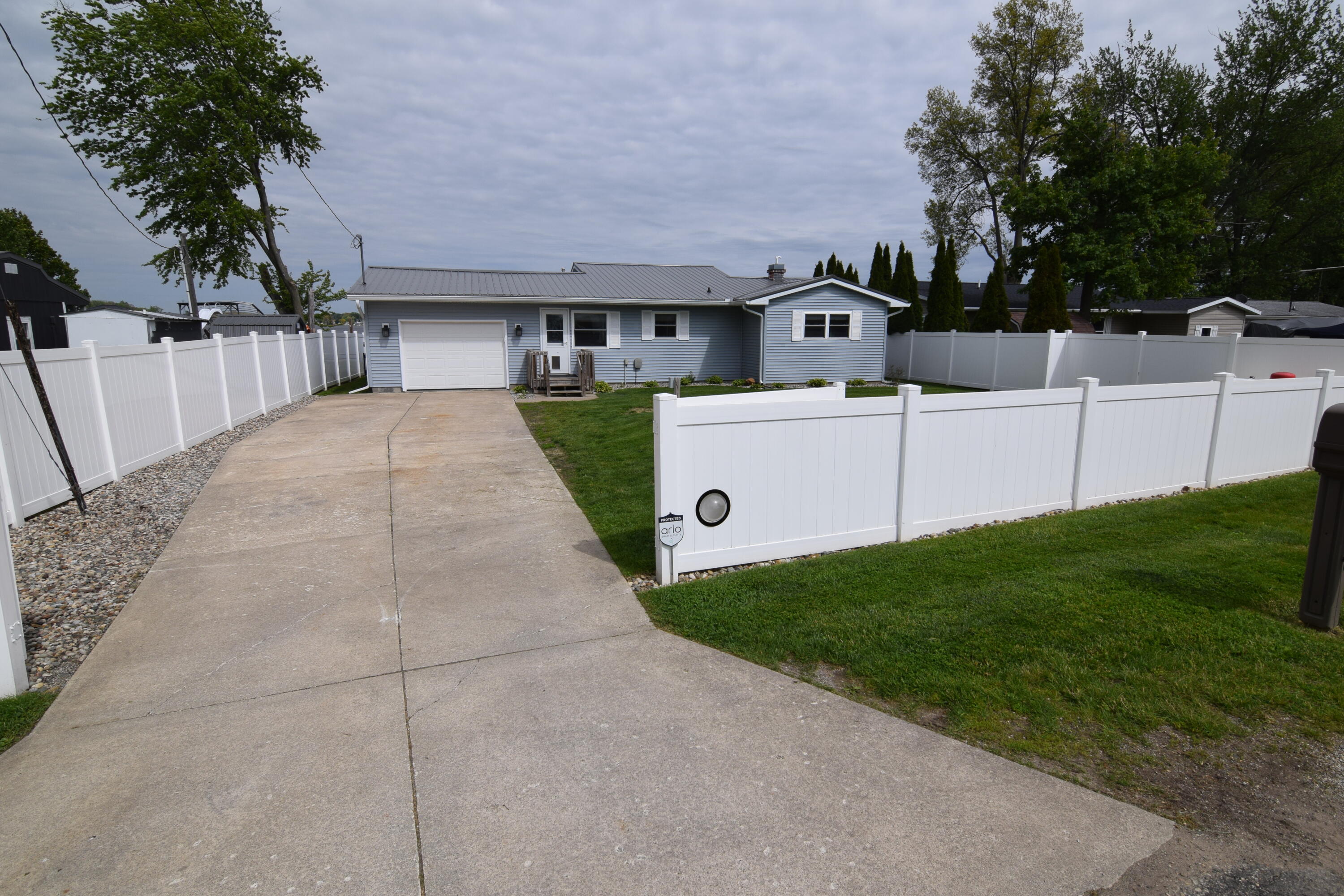 912 West Shore Road