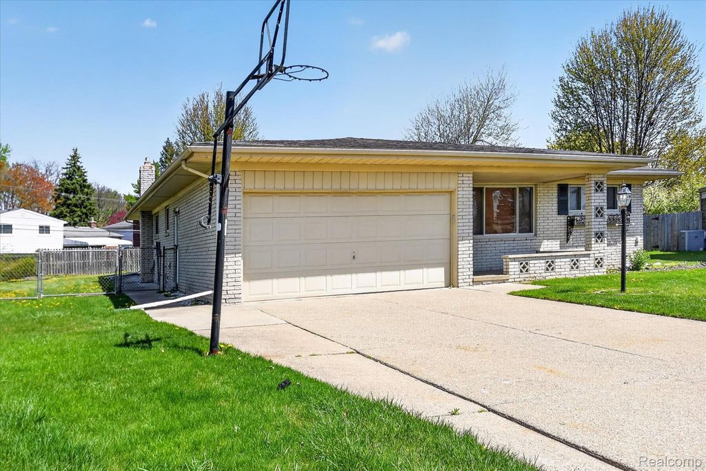 Photo of 13311 Boca Grande Drive, Sterling Heights City, MI 48312 (MLS # 20261028438)