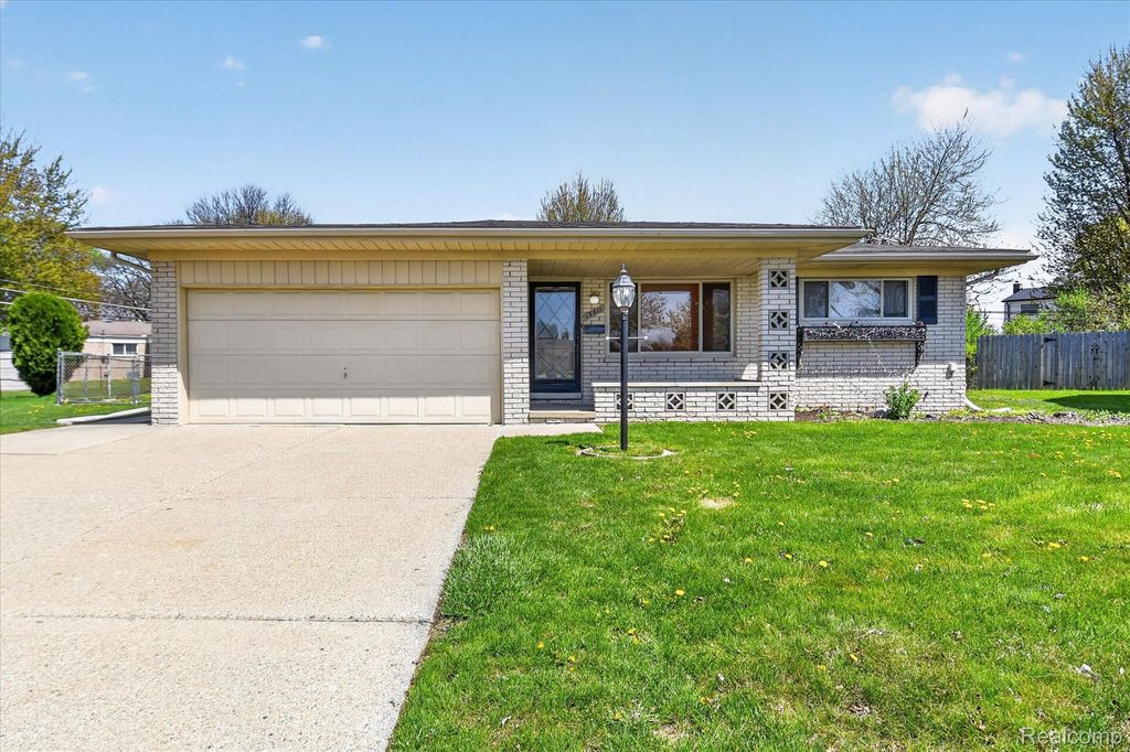 Photo of 13311 Boca Grande Drive, Sterling Heights City, MI 48312 (MLS # 20261028438)