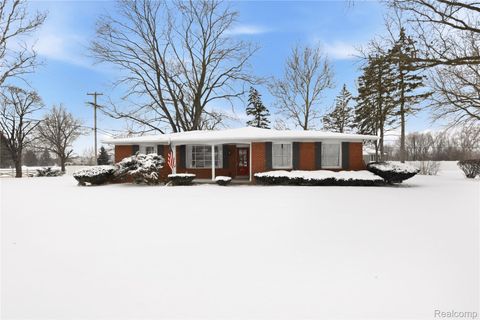 Photo of 5518 Kimberly Drive, Grand Blanc Charter Township, MI 48439 (MLS # 20261011027)