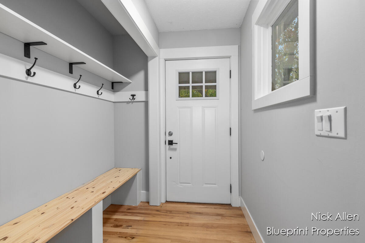 7093 Peninsula Drive NE