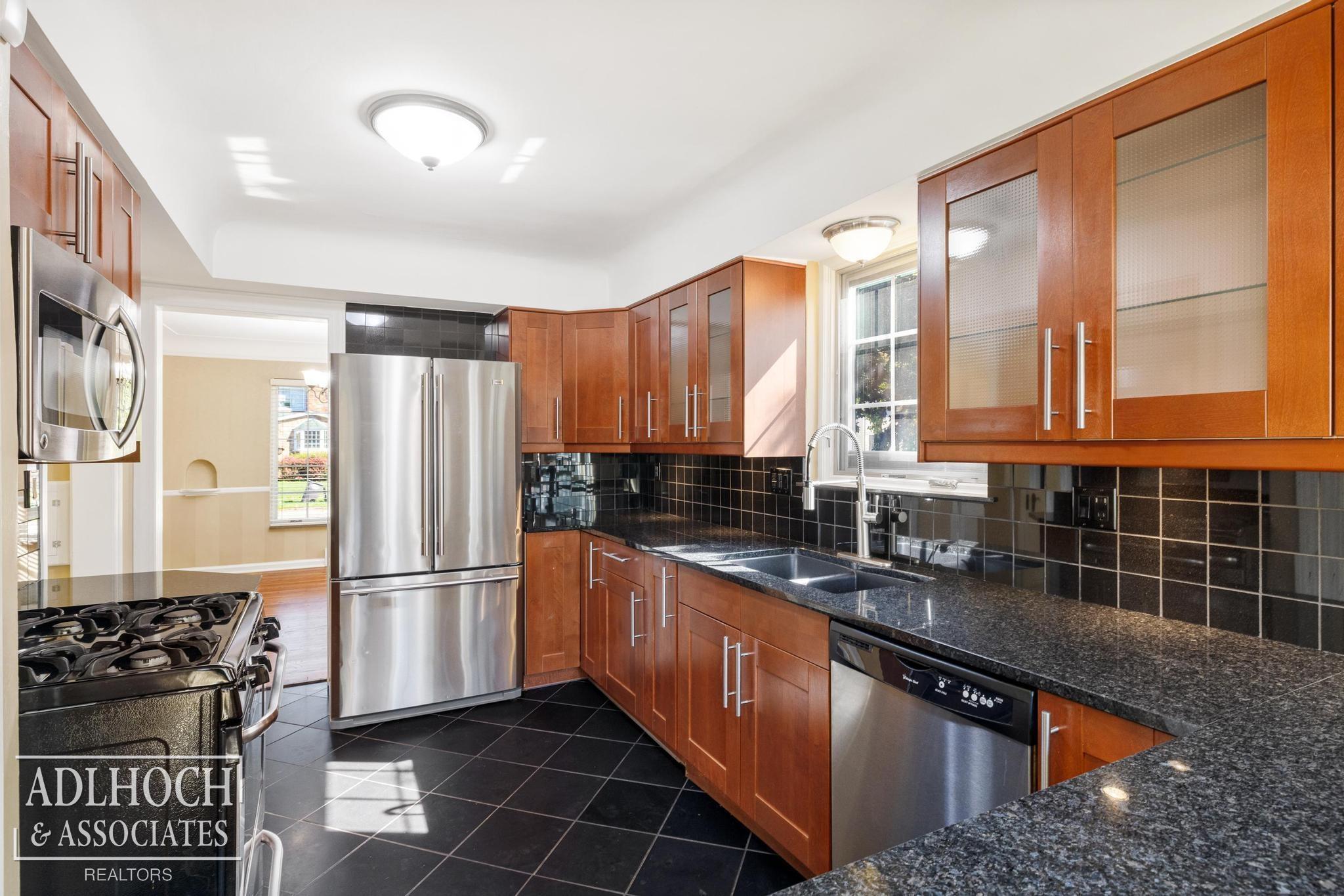 869 Rivard Boulevard