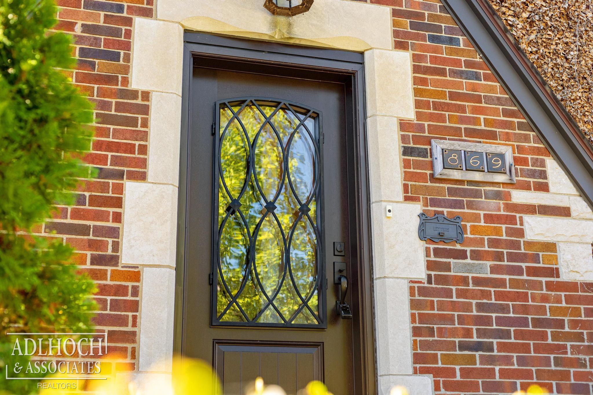 869 Rivard Boulevard