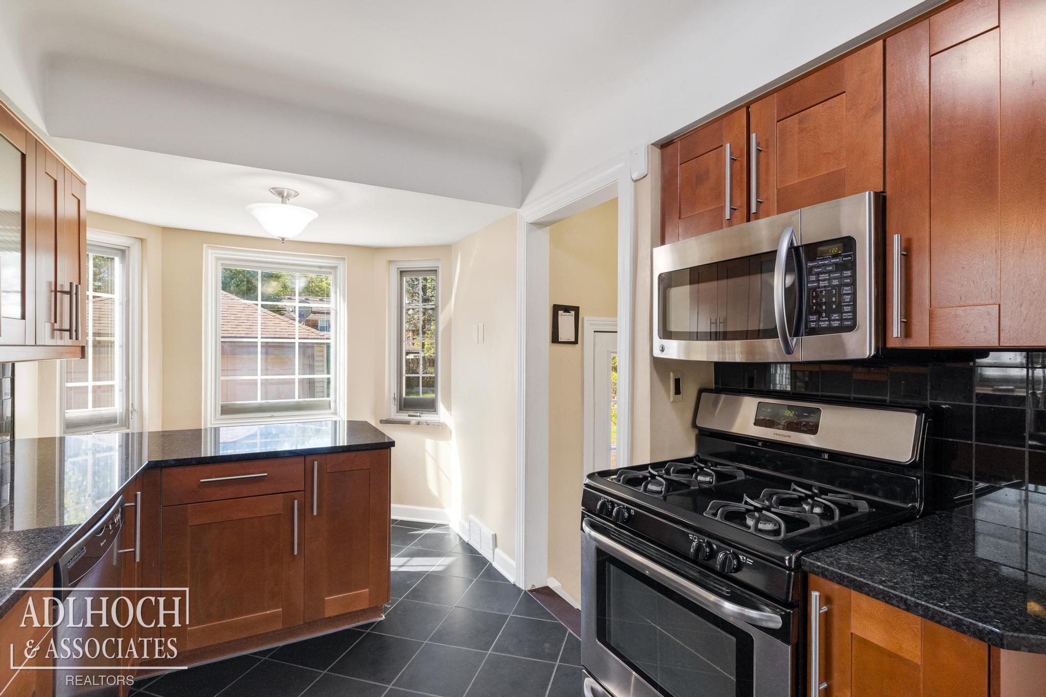 869 Rivard Boulevard