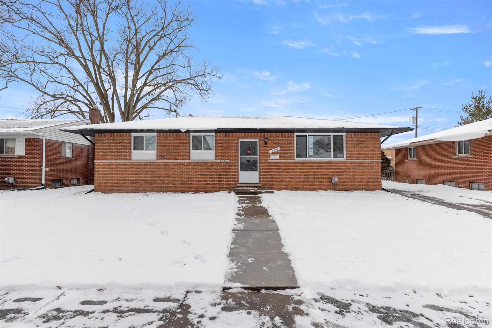 15345 Bainbridge Street