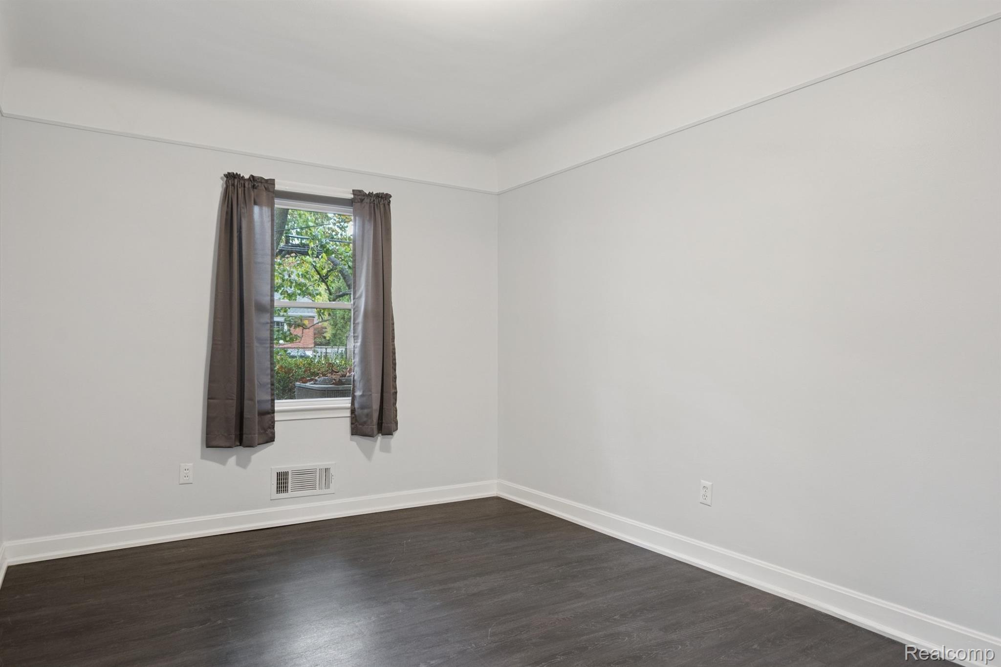 Beverly Hills Village, Michigan 48025, United States, 3 Bedrooms Bedrooms, ,2 BathroomsBathrooms,Residential,Active,233693