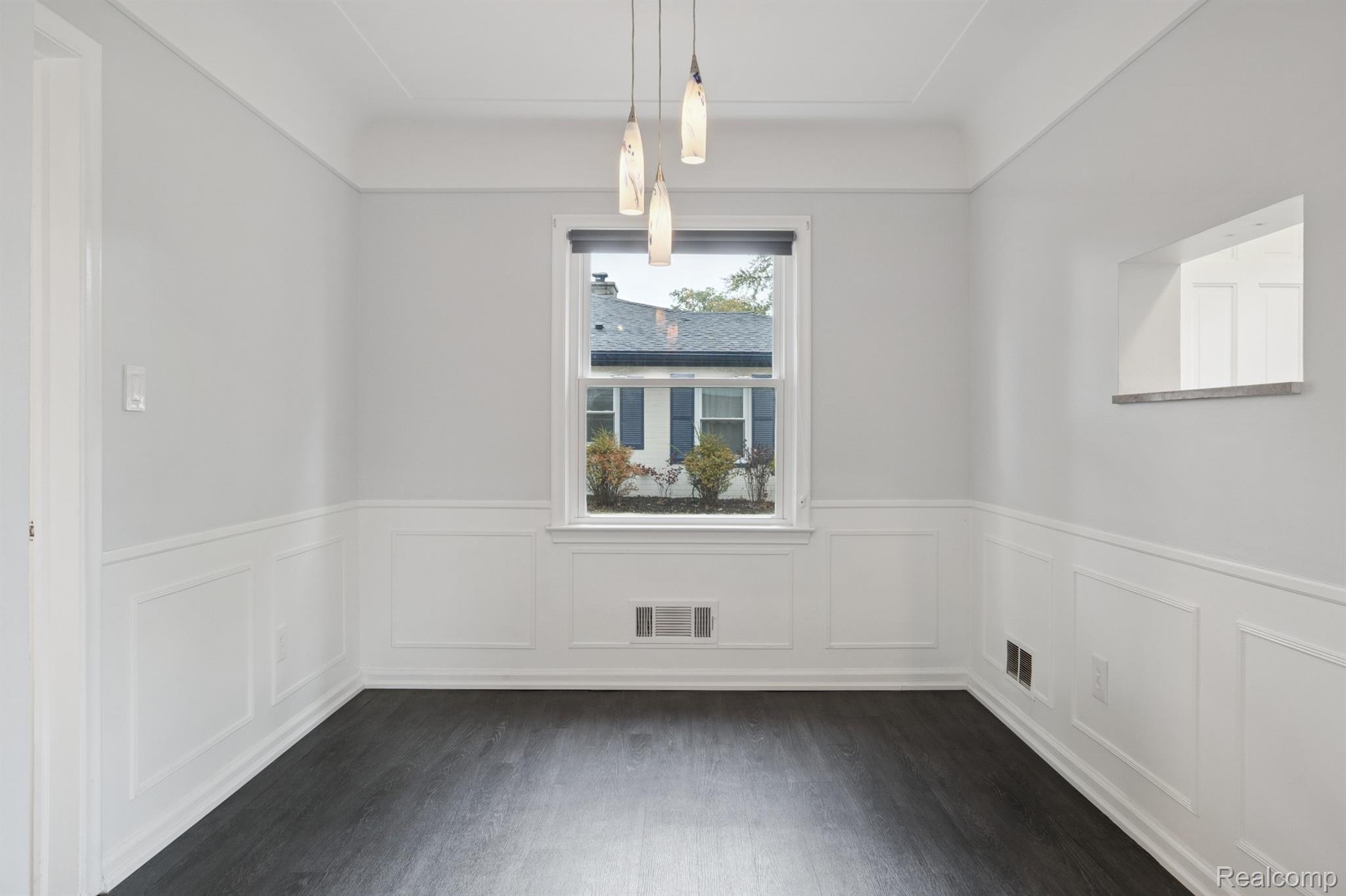 Beverly Hills Village, Michigan 48025, United States, 3 Bedrooms Bedrooms, ,2 BathroomsBathrooms,Residential,Active,233693