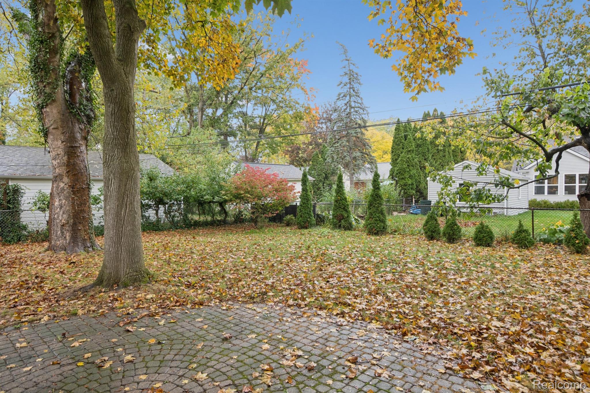 Beverly Hills Village, Michigan 48025, United States, 3 Bedrooms Bedrooms, ,2 BathroomsBathrooms,Residential,Active,233693