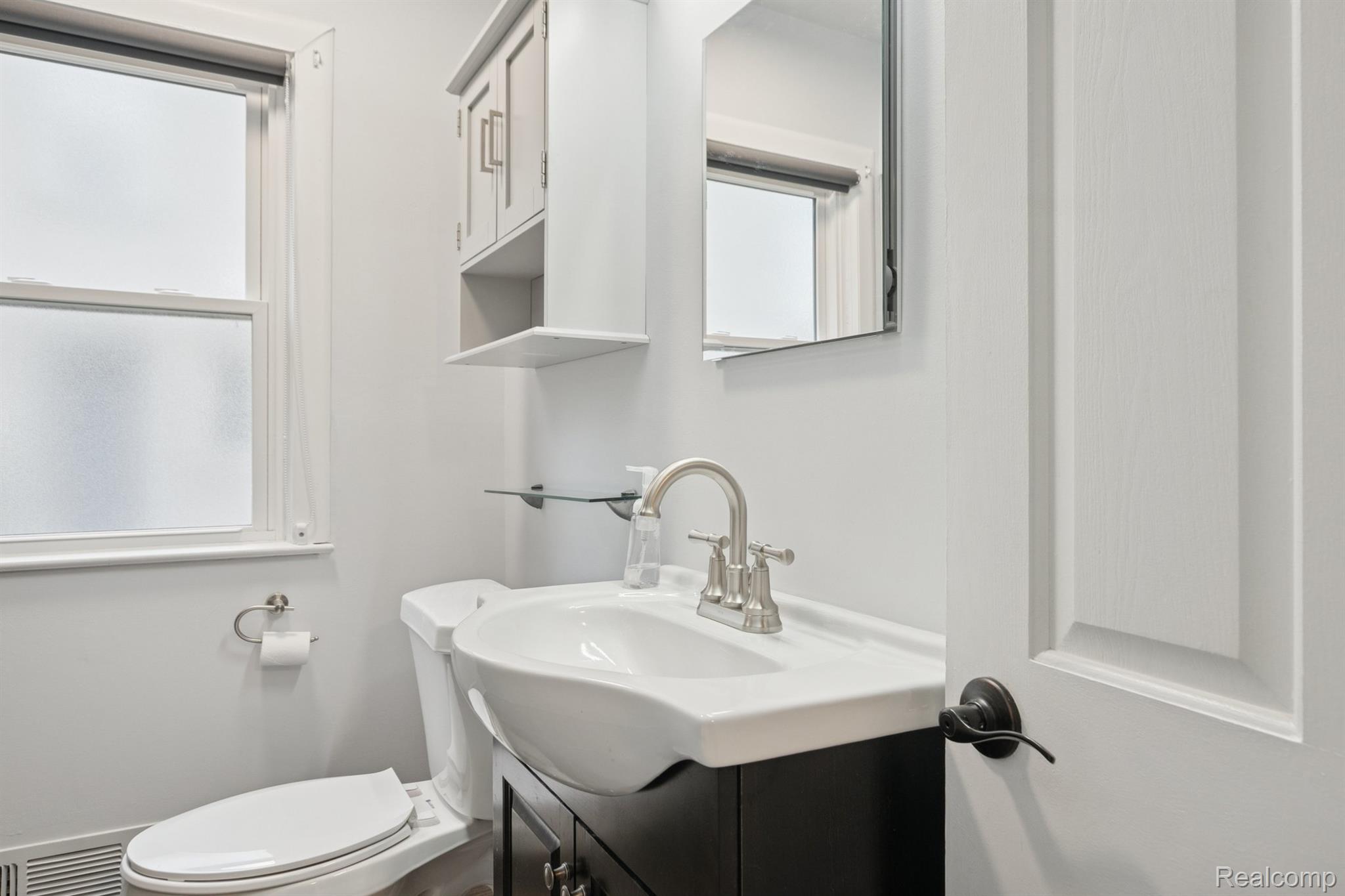 Beverly Hills Village, Michigan 48025, United States, 3 Bedrooms Bedrooms, ,2 BathroomsBathrooms,Residential,Active,233693