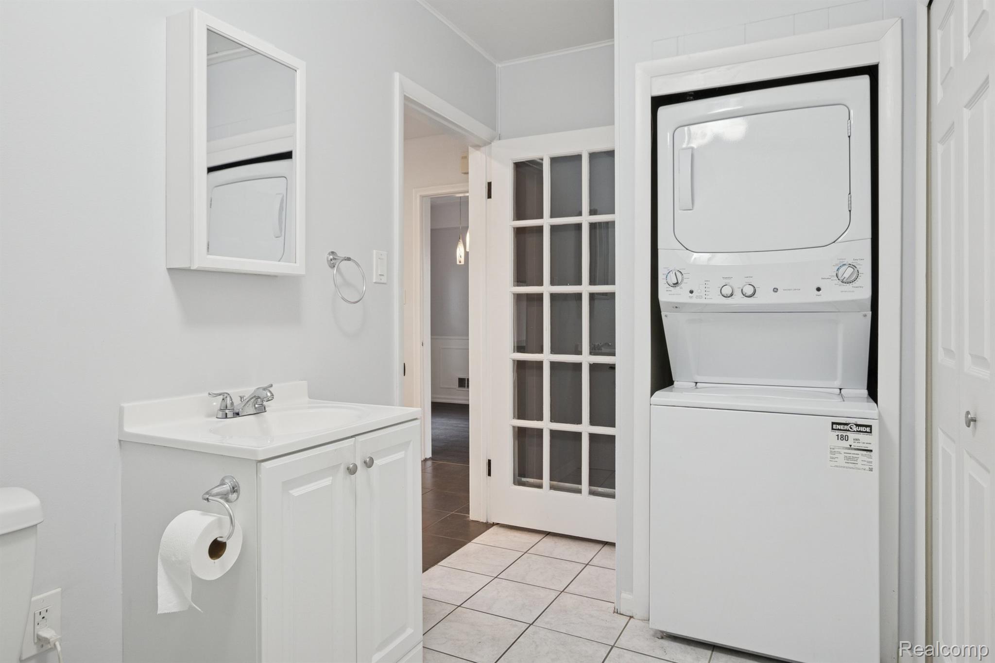 Beverly Hills Village, Michigan 48025, United States, 3 Bedrooms Bedrooms, ,2 BathroomsBathrooms,Residential,Active,233693