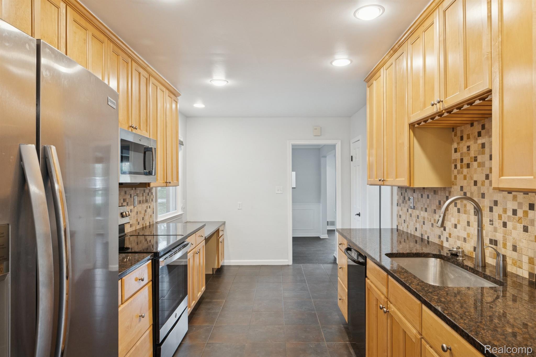 Beverly Hills Village, Michigan 48025, United States, 3 Bedrooms Bedrooms, ,2 BathroomsBathrooms,Residential,Active,233693