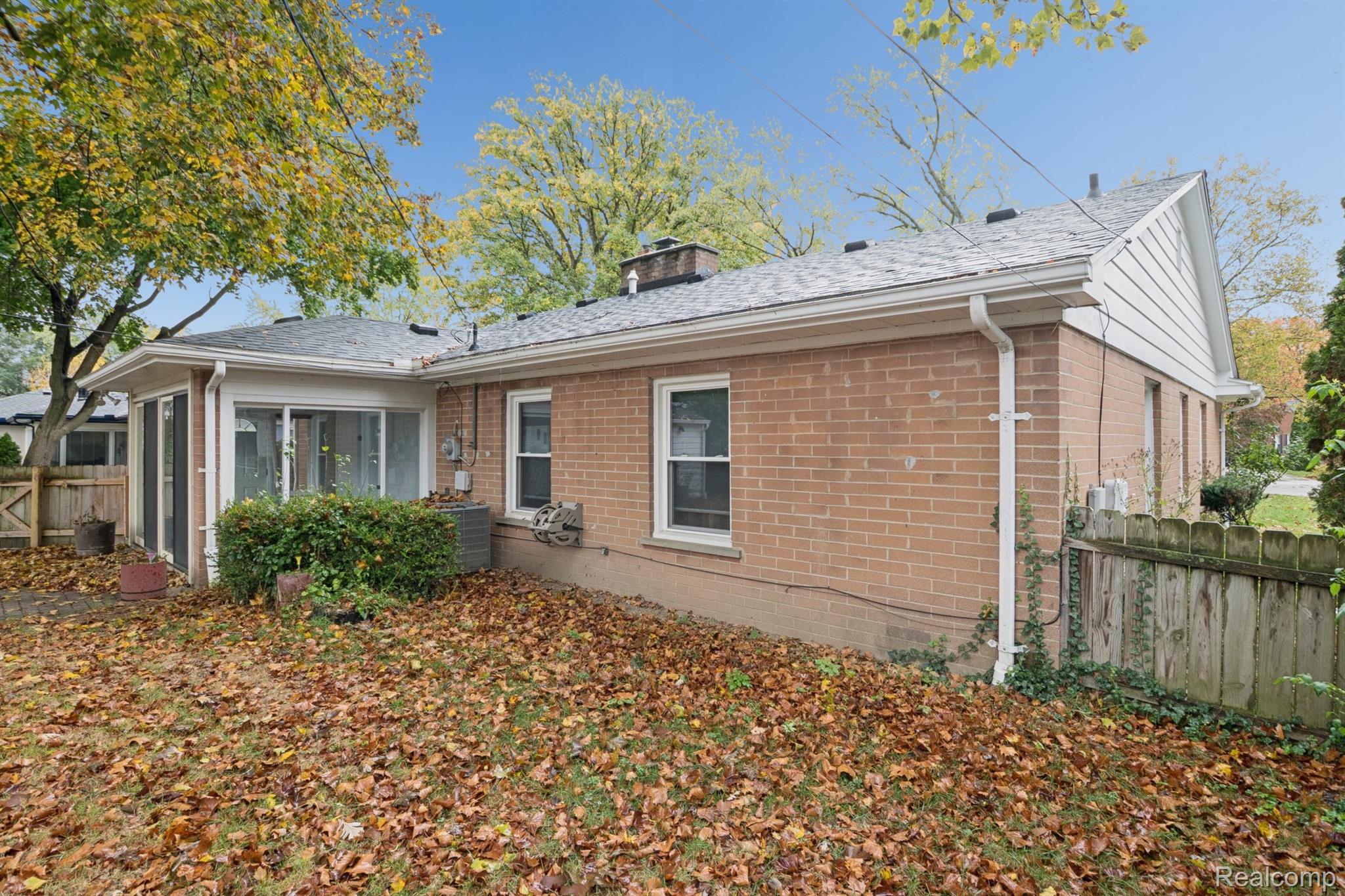 Beverly Hills Village, Michigan 48025, United States, 3 Bedrooms Bedrooms, ,2 BathroomsBathrooms,Residential,Active,233693