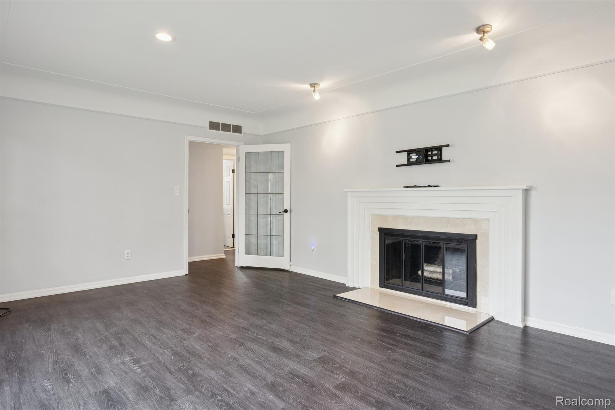 Beverly Hills Village, Michigan 48025, United States, 3 Bedrooms Bedrooms, ,2 BathroomsBathrooms,Residential,Active,233693