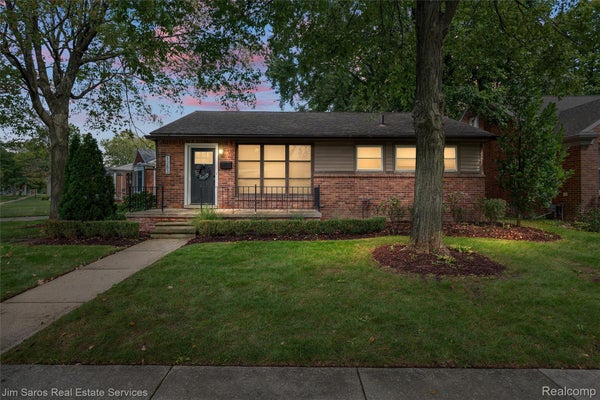 1283 E MELTON RD, BIRMINGHAM, MI 48009 - Image 4ba505f0bb1042e4e300ba302c88f61b/1892199239