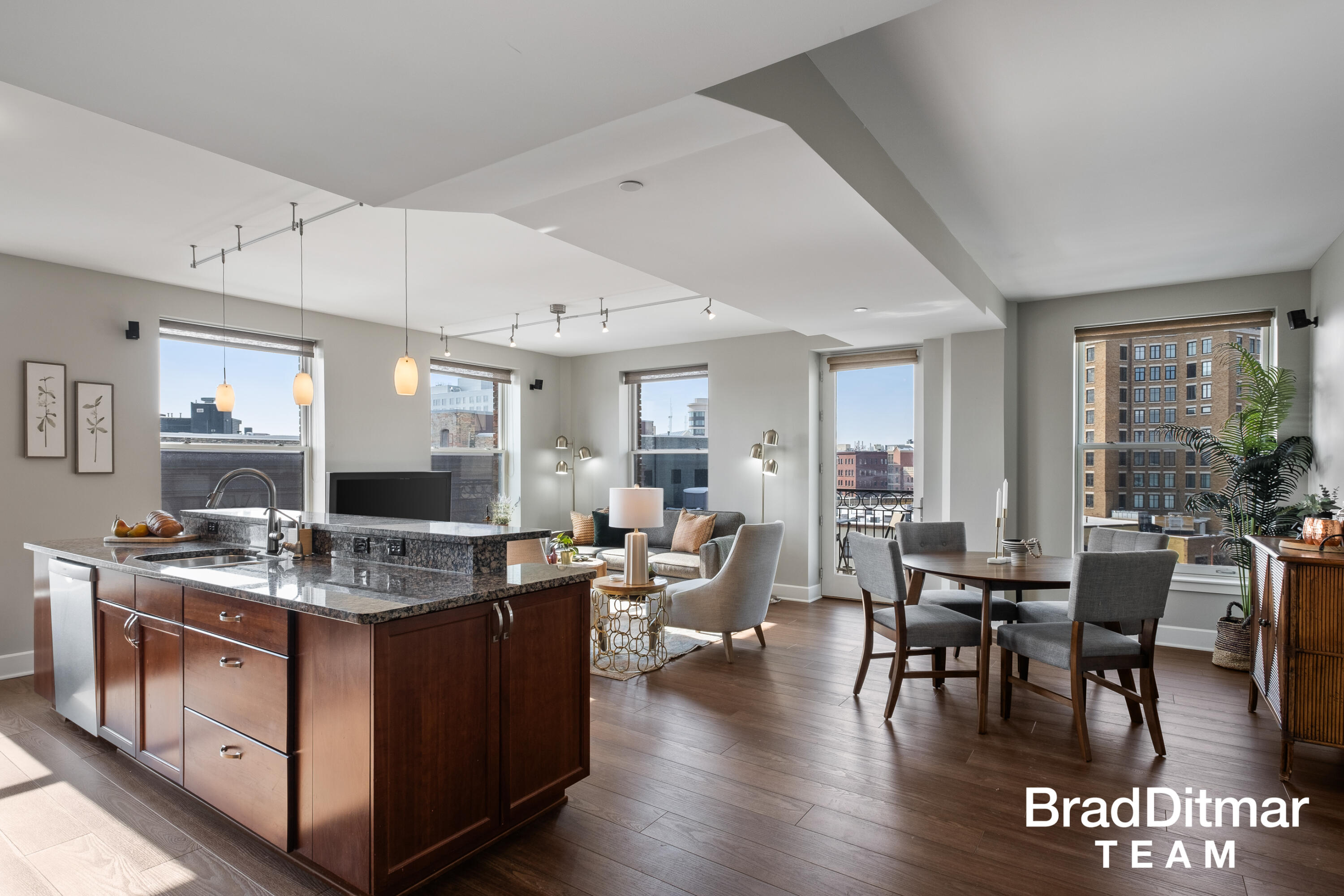 27 Library Street NE 604