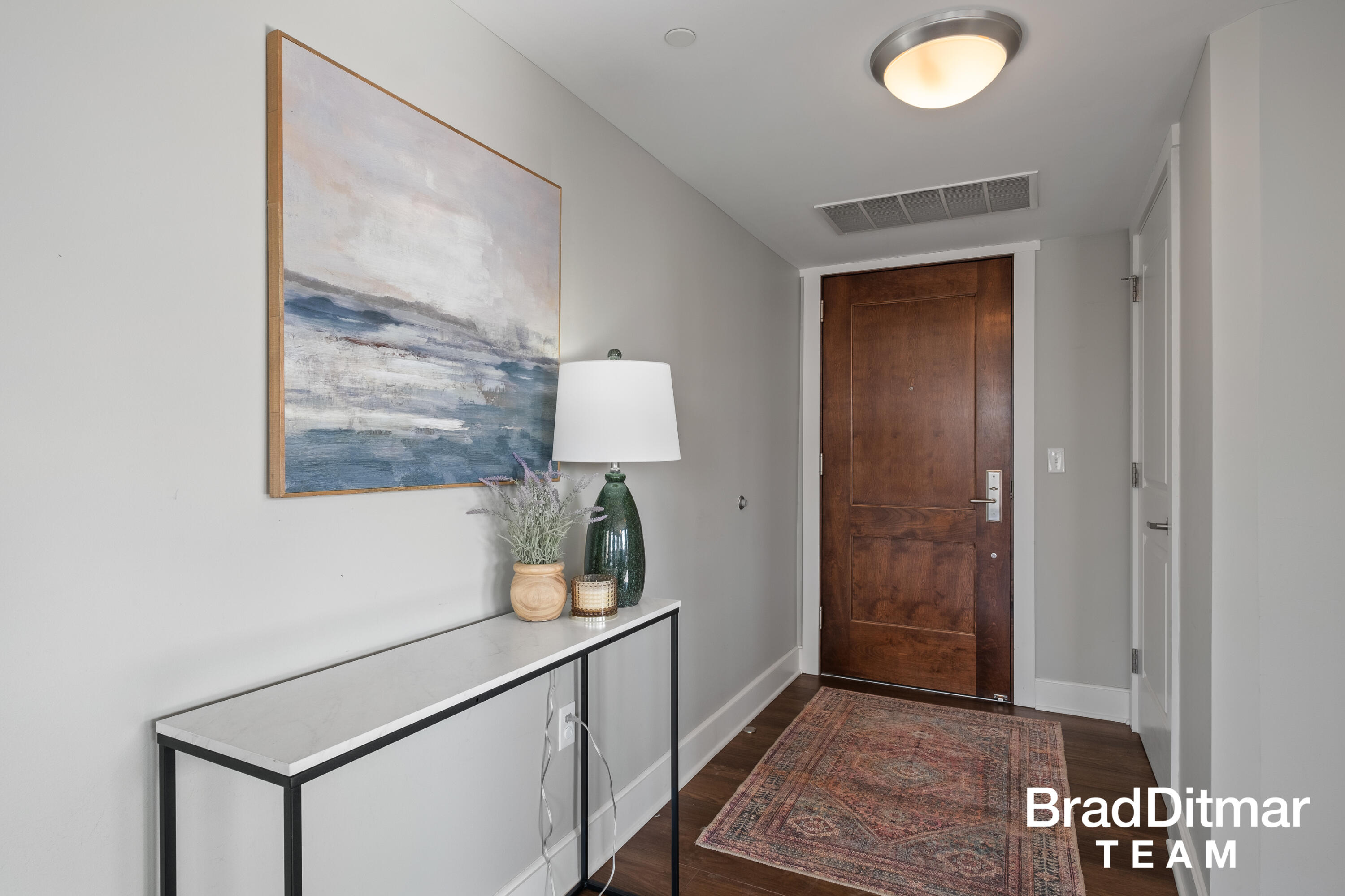 27 Library Street NE 604