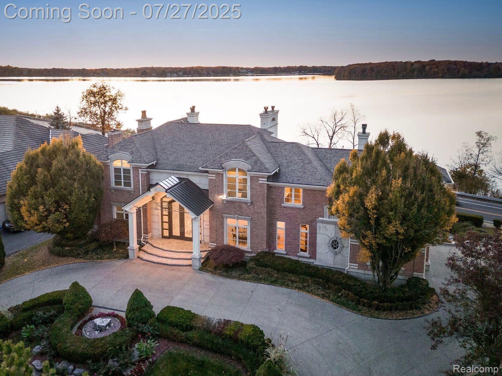 3856 VISTA Lane