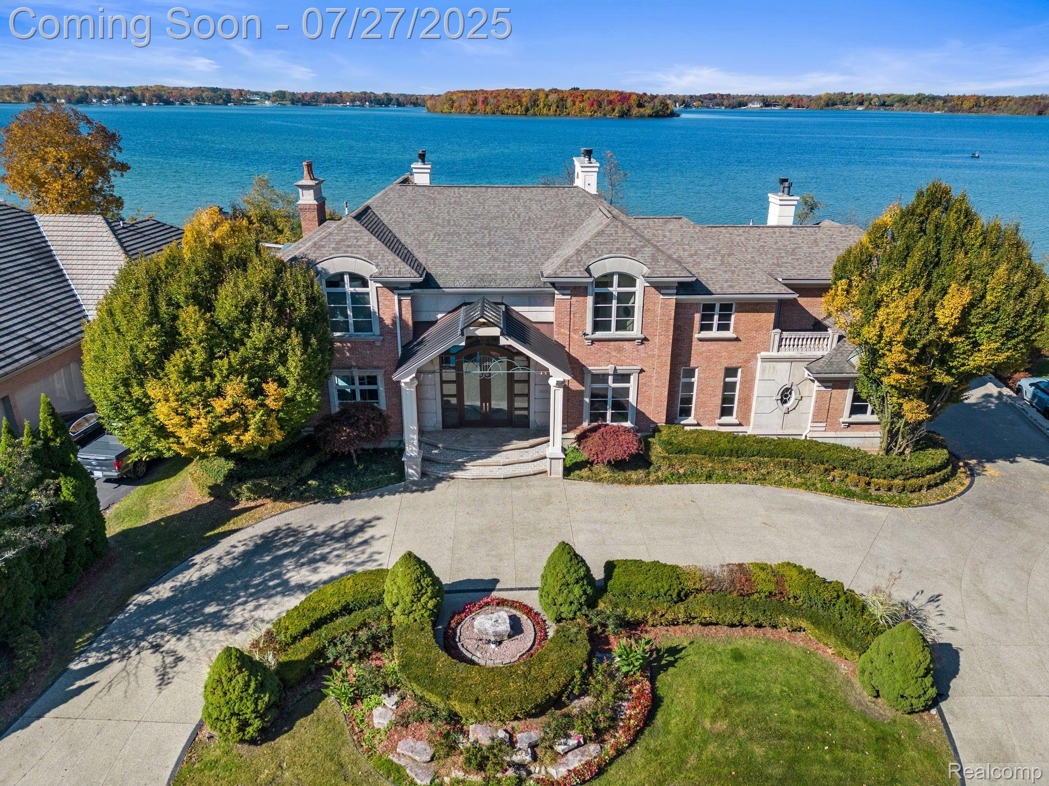 3856 VISTA Lane