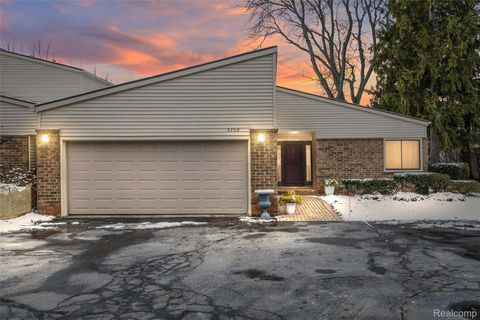 4260 Wabeek Lake Drive S West Bloomfield Charter Township MI 48302