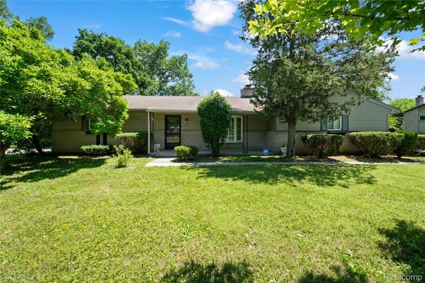28924 LORIKAY ST, FARMINGTON HILLS, MI 48334 - Image 4bc205211b8d967a0ca41d2ecea233c2/1492845247
