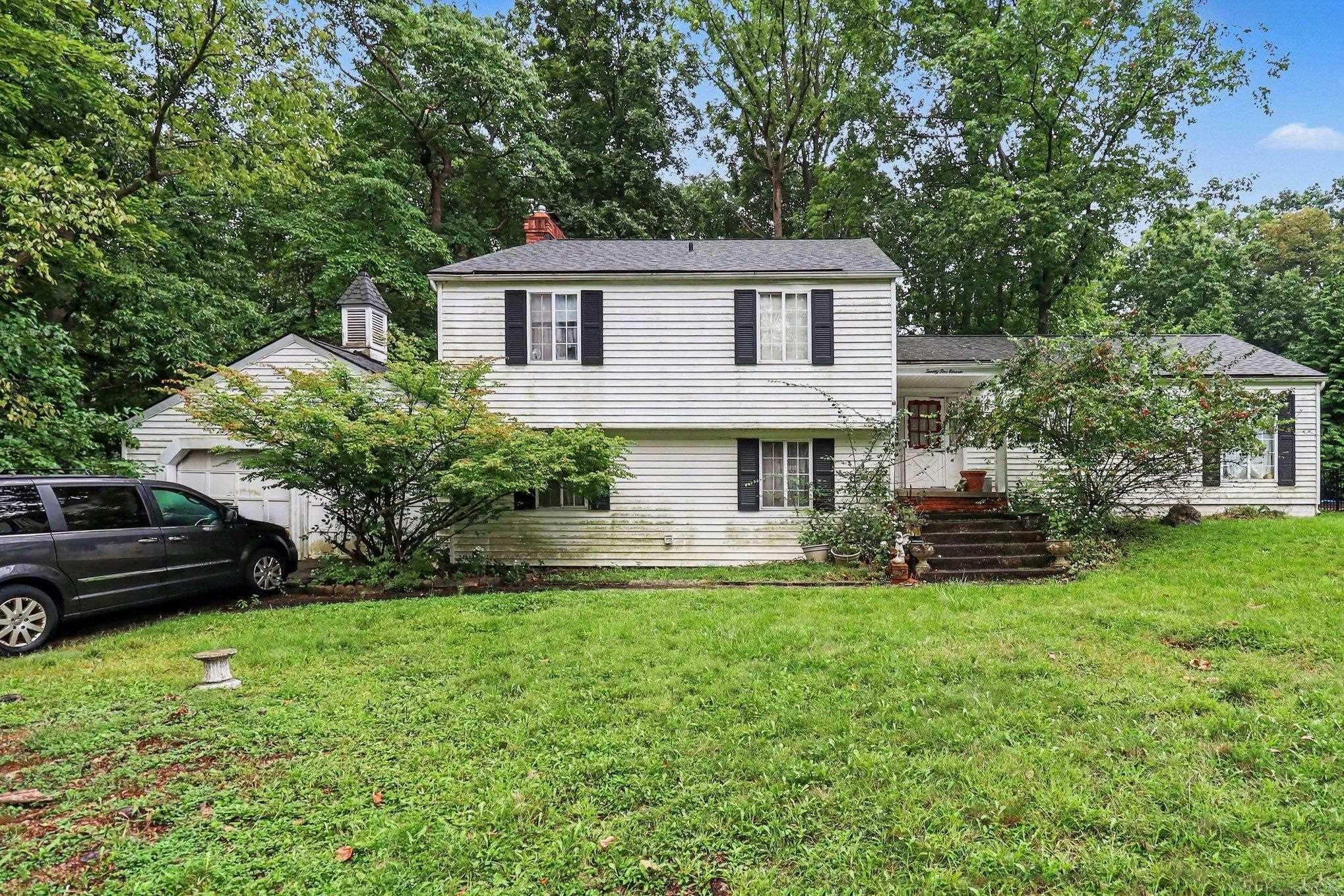 2511 Hounds Chase Drive