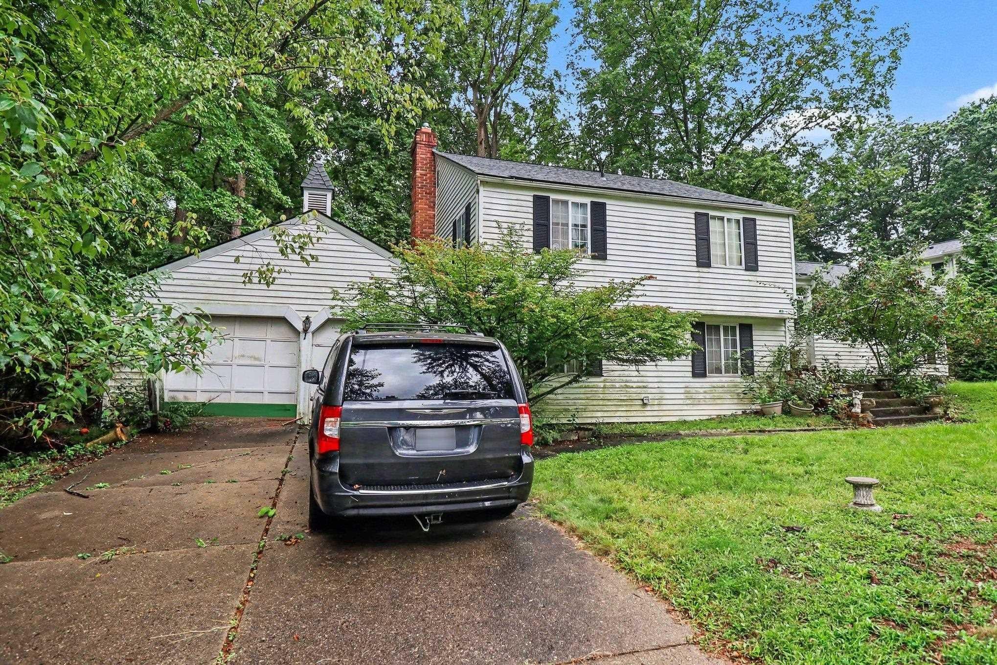 2511 Hounds Chase Drive
