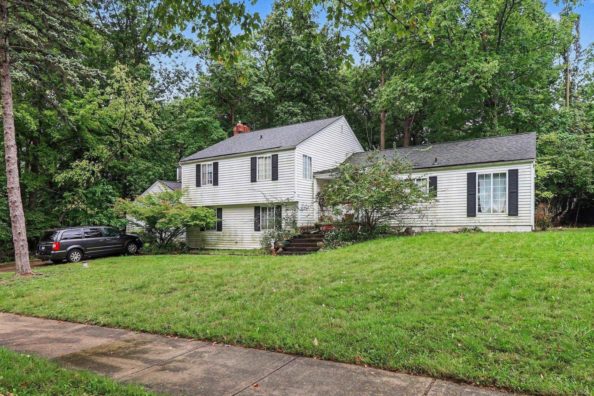 2511 Hounds Chase Drive