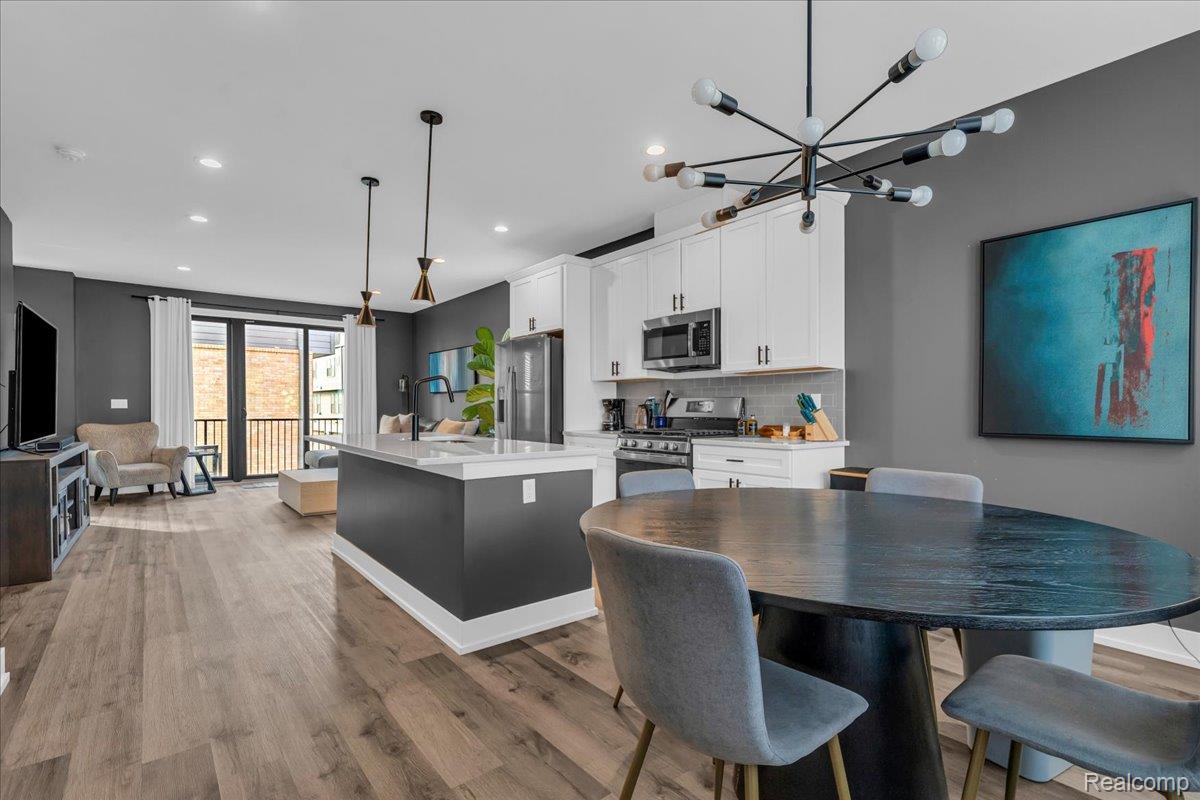 Detroit, Michigan 48207, United States, 3 Bedrooms Bedrooms, ,3 BathroomsBathrooms,Residential,Coming Soon,248464