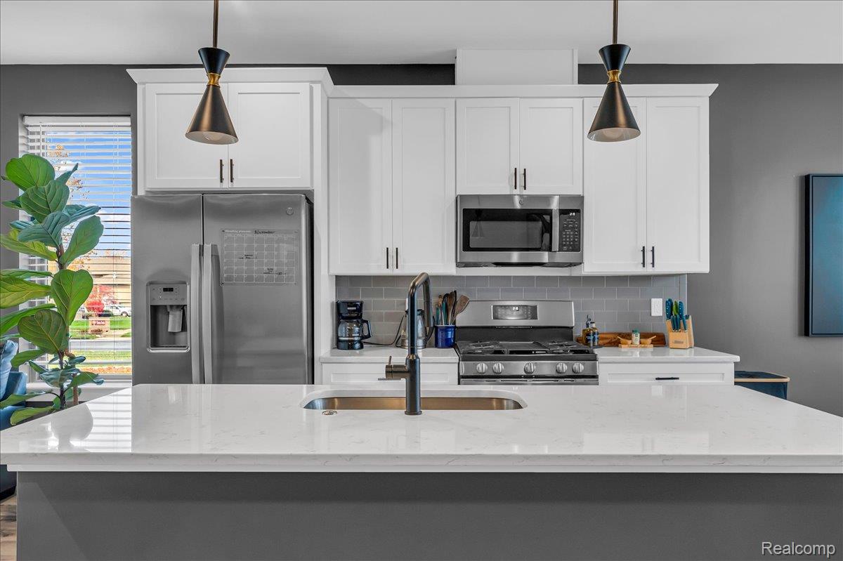 Detroit, Michigan 48207, United States, 3 Bedrooms Bedrooms, ,3 BathroomsBathrooms,Residential,Coming Soon,248464