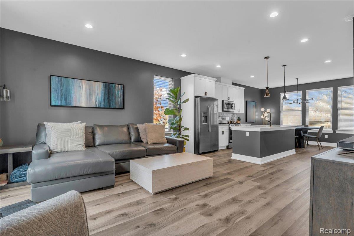 Detroit, Michigan 48207, United States, 3 Bedrooms Bedrooms, ,3 BathroomsBathrooms,Residential,Coming Soon,248464