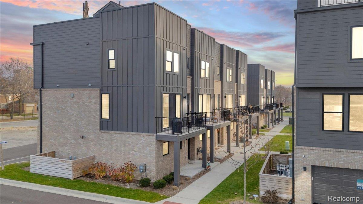 Detroit, Michigan 48207, United States, 3 Bedrooms Bedrooms, ,3 BathroomsBathrooms,Residential,Coming Soon,248464