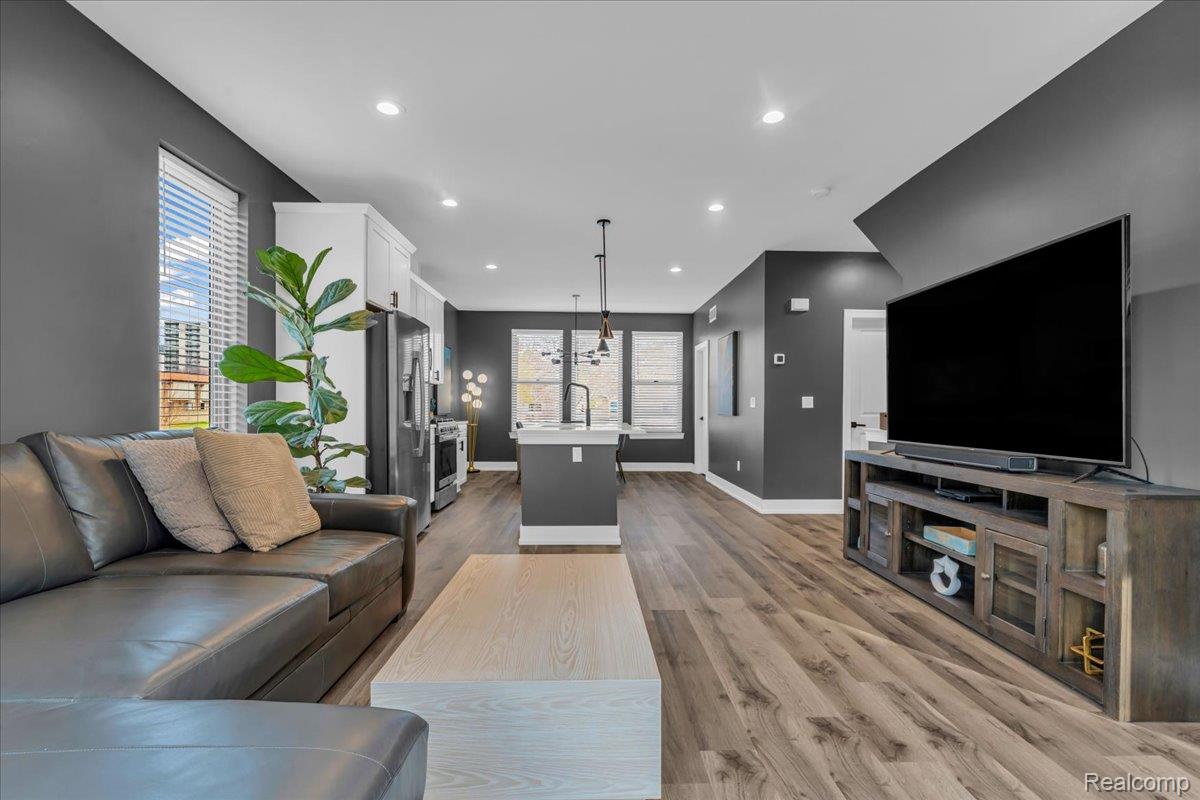 Detroit, Michigan 48207, United States, 3 Bedrooms Bedrooms, ,3 BathroomsBathrooms,Residential,Coming Soon,248464