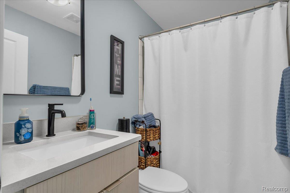 Detroit, Michigan 48207, United States, 3 Bedrooms Bedrooms, ,3 BathroomsBathrooms,Residential,Coming Soon,248464