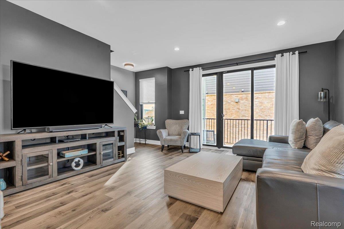 Detroit, Michigan 48207, United States, 3 Bedrooms Bedrooms, ,3 BathroomsBathrooms,Residential,Coming Soon,248464