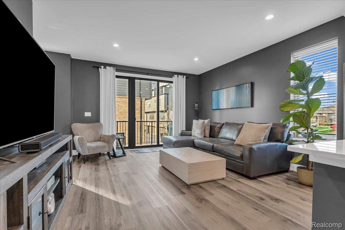 Detroit, Michigan 48207, United States, 3 Bedrooms Bedrooms, ,3 BathroomsBathrooms,Residential,Coming Soon,248464