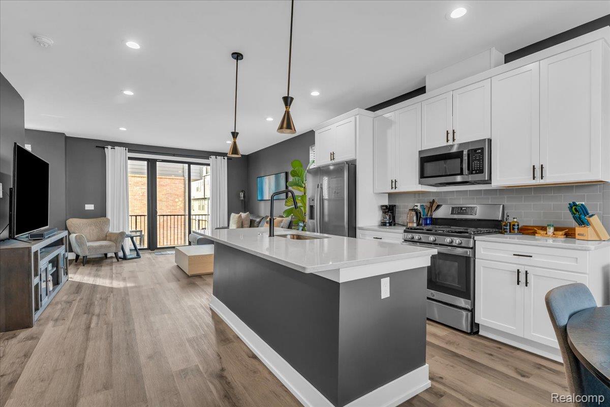 Detroit, Michigan 48207, United States, 3 Bedrooms Bedrooms, ,3 BathroomsBathrooms,Residential,Coming Soon,248464