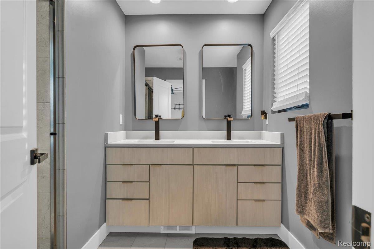 Detroit, Michigan 48207, United States, 3 Bedrooms Bedrooms, ,3 BathroomsBathrooms,Residential,Coming Soon,248464