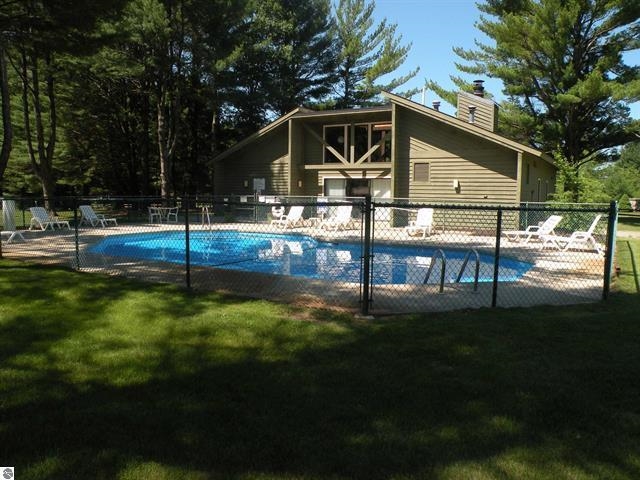 6865 Pinebrook