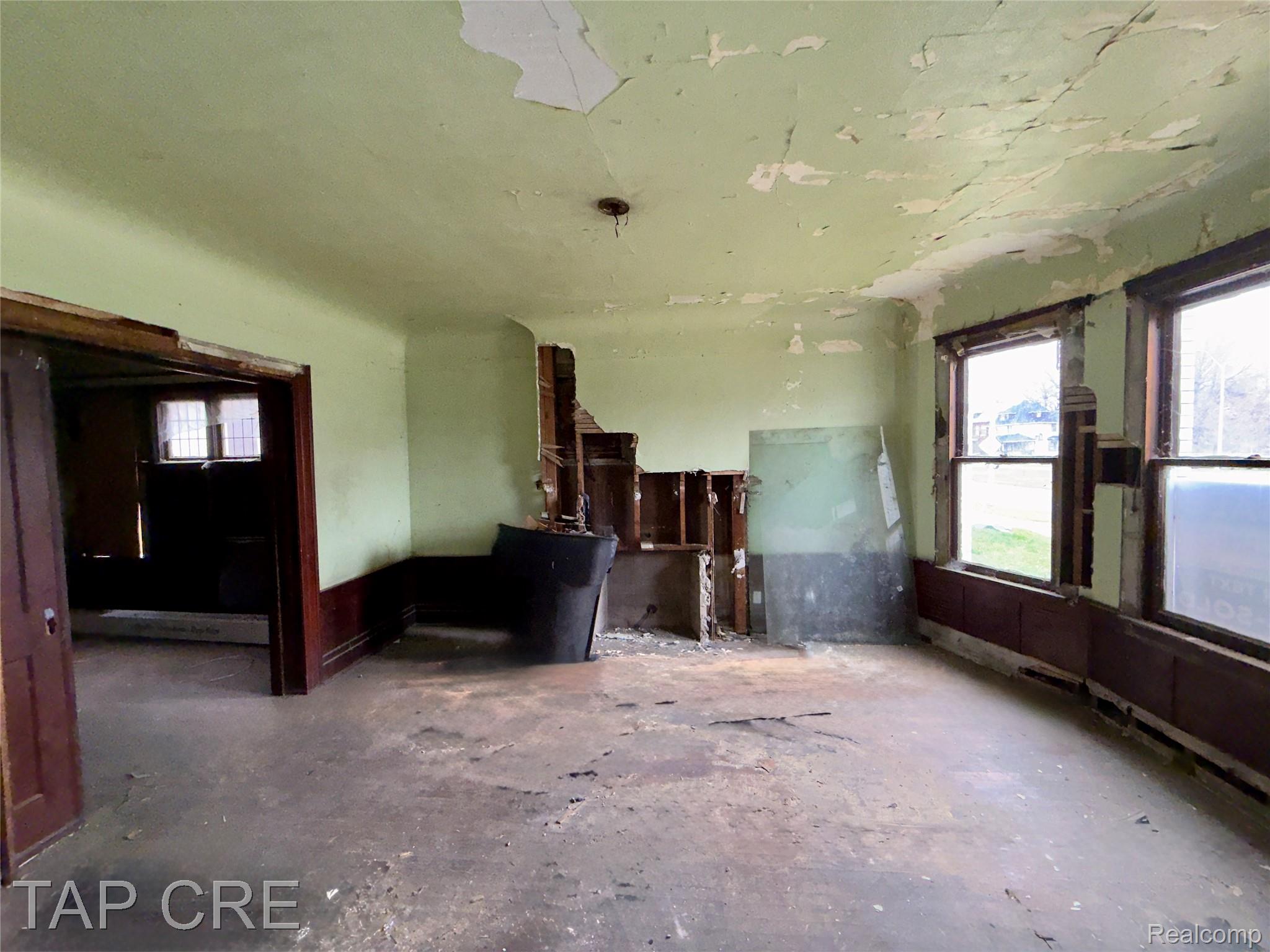 1017 E Grand Boulevard