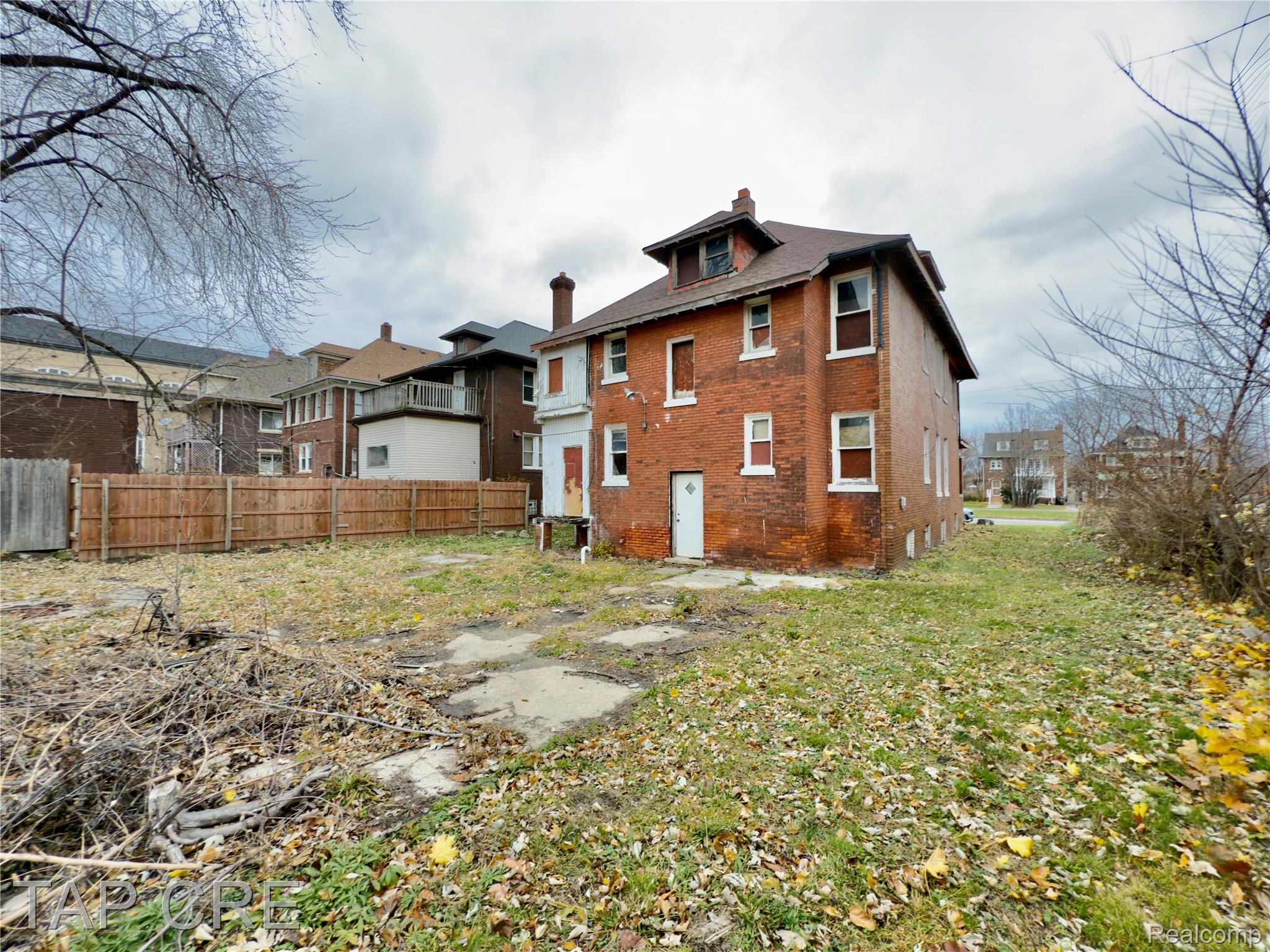 1017 E Grand Boulevard