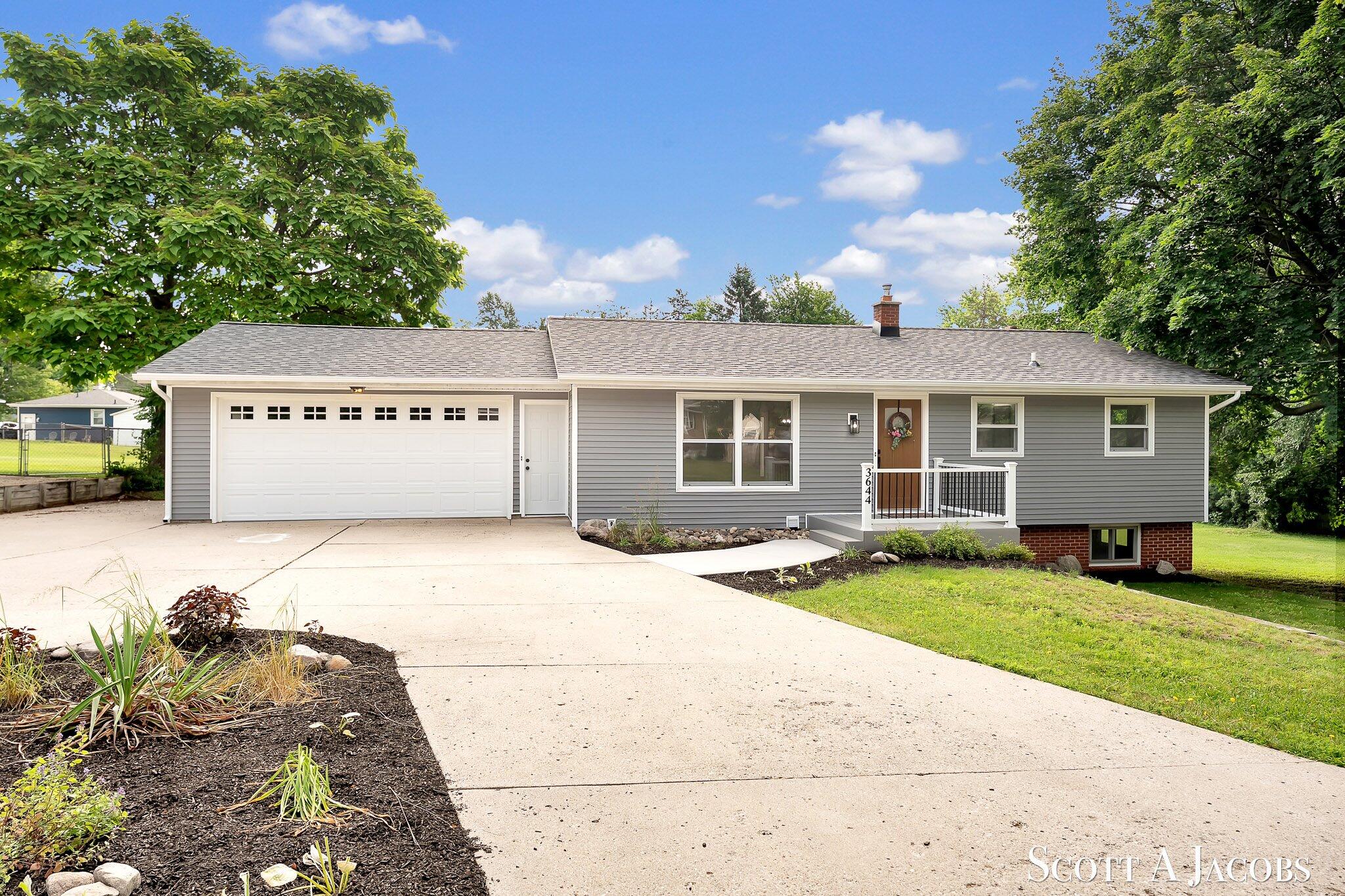 3644 Ivy Drive NE