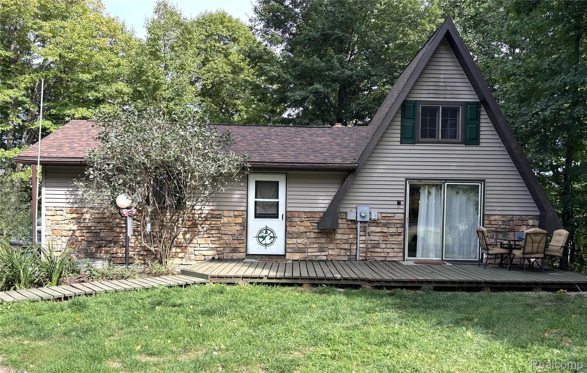 6906 Magpie Lane