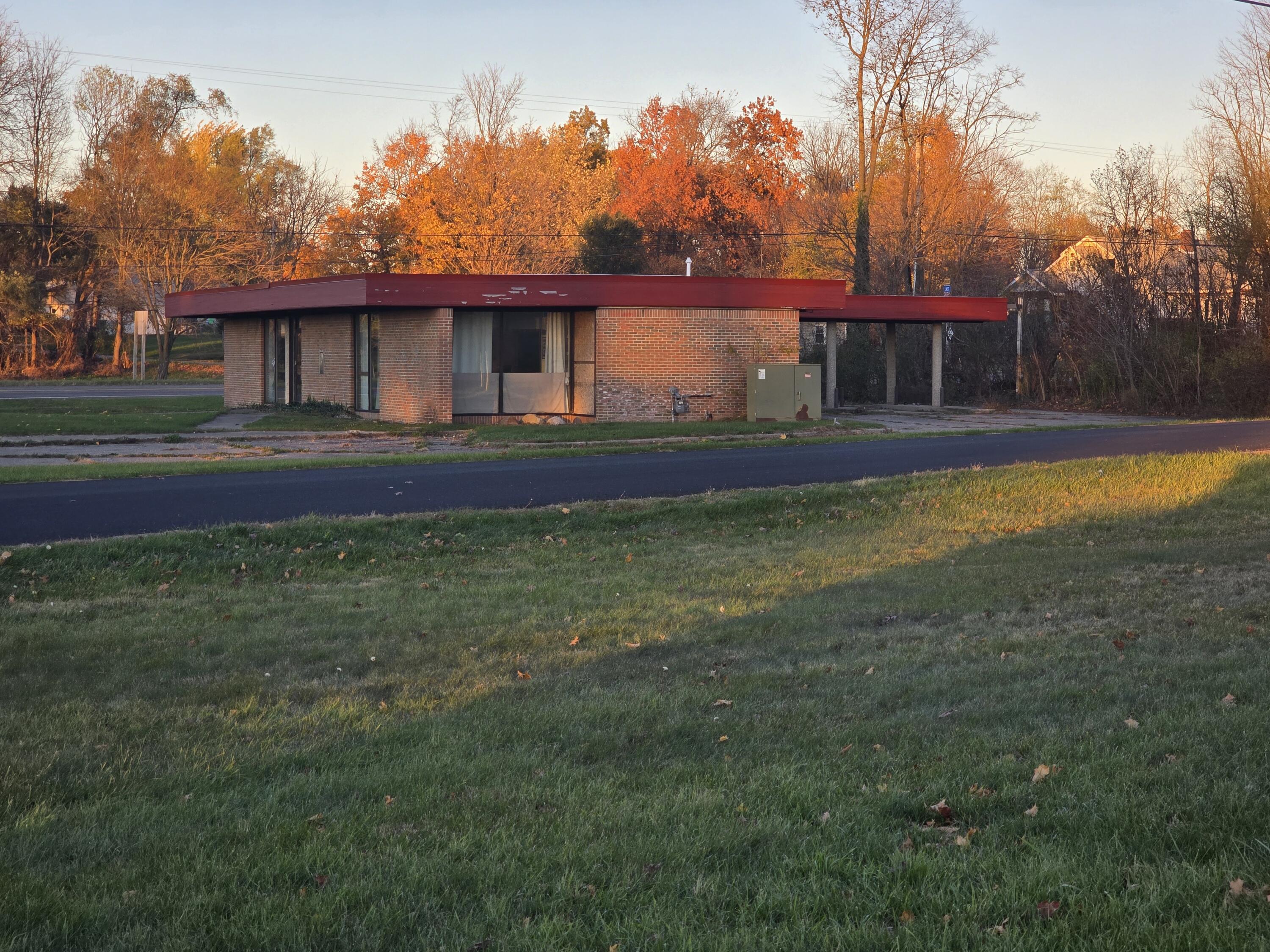 1414 E Michigan Avenue