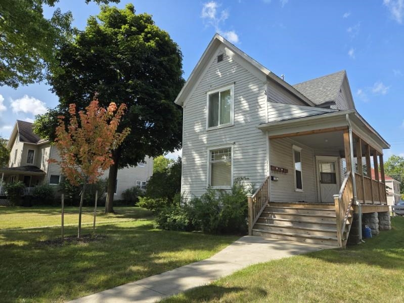 1004 University Street