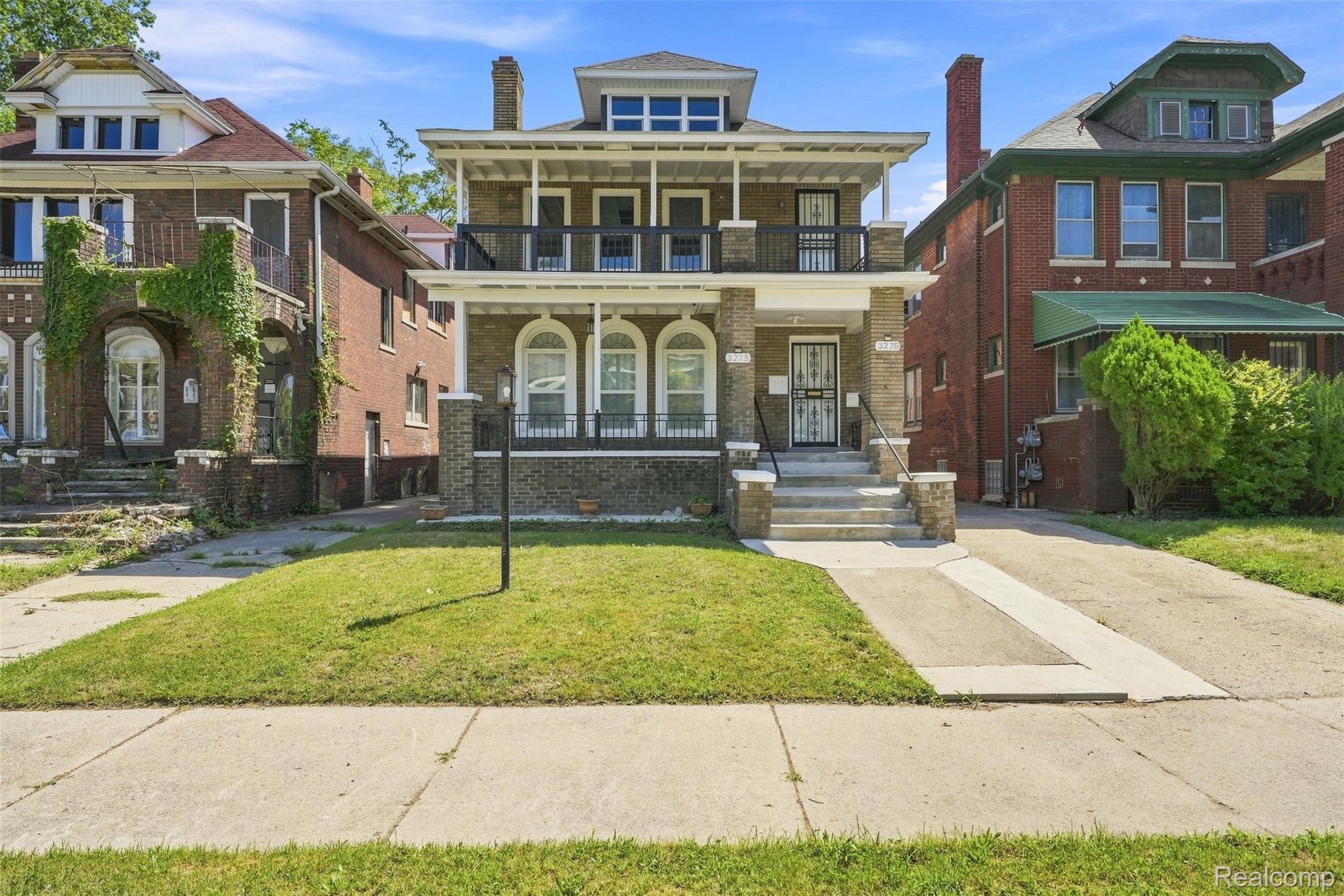 3273 Cortland Street