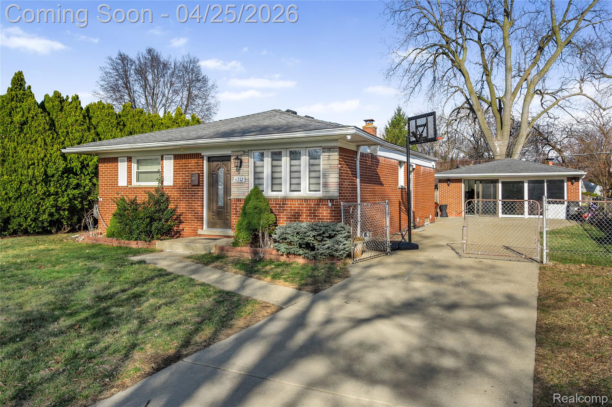 6212 N Evangeline Street